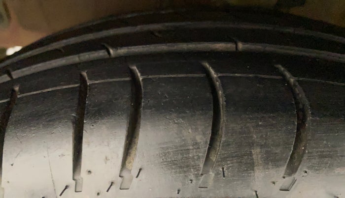 2012 Hyundai i10 SPORTZ 1.2, Petrol, Manual, 98,964 km, Left Front Tyre Tread