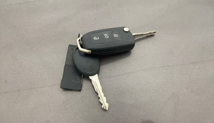 2018 Tata Tiago XZ PETROL, Petrol, Manual, 40,308 km, Key Close Up