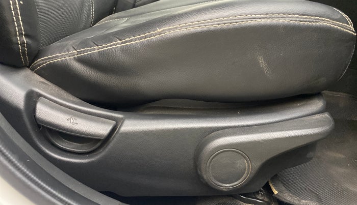 2017 Hyundai Grand i10 ASTA 1.2 KAPPA VTVT, Petrol, Manual, 61,468 km, Driver Side Adjustment Panel