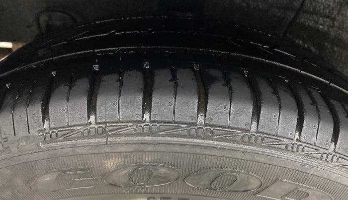 2017 Hyundai Grand i10 ASTA 1.2 KAPPA VTVT, Petrol, Manual, 61,468 km, Right Rear Tyre Tread