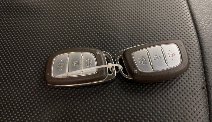 2017 Hyundai Grand i10 ASTA 1.2 KAPPA VTVT, Petrol, Manual, 61,468 km, Key Close Up