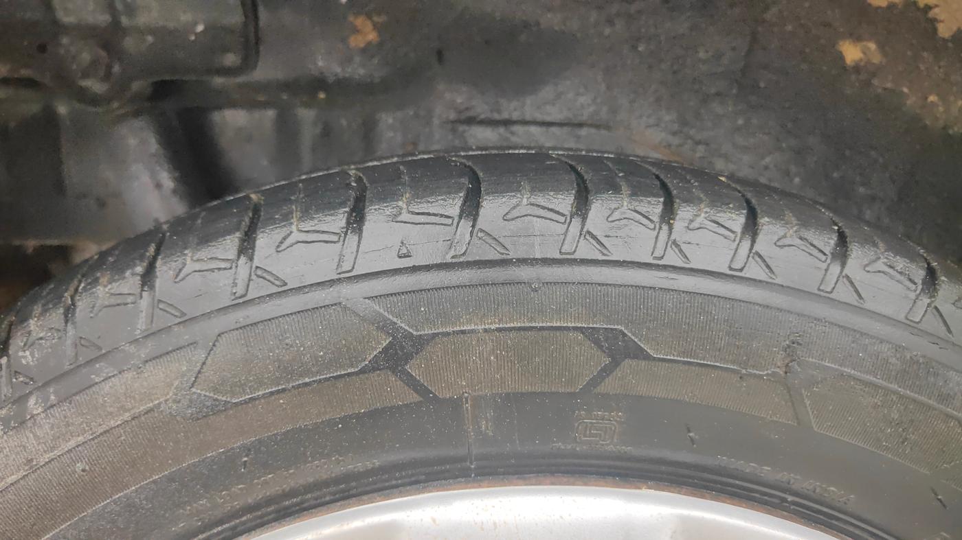 2013 Maruti Wagon R 1.0 VXI, Petrol, Manual, 1,37,945 km, Right Rear Tyre Tread