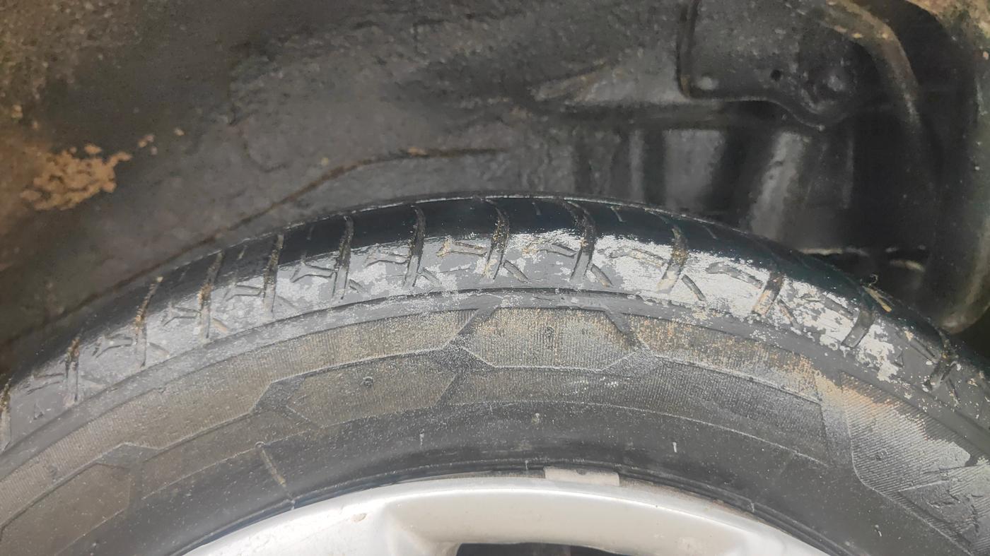 2013 Maruti Wagon R 1.0 VXI, Petrol, Manual, 1,37,945 km, Left Rear Tyre Tread