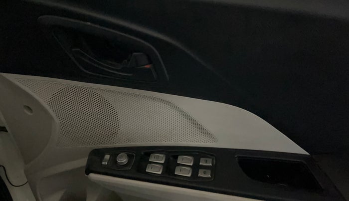 2021 Mahindra XUV300 W4 1.5 DIESEL, Diesel, Manual, 25,791 km, Driver Side Door Panels Control