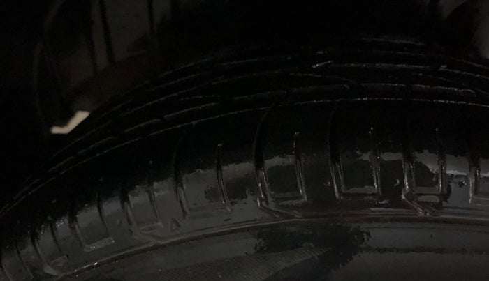 2021 Mahindra XUV300 W4 1.5 DIESEL, Diesel, Manual, 25,791 km, Right Rear Tyre Tread