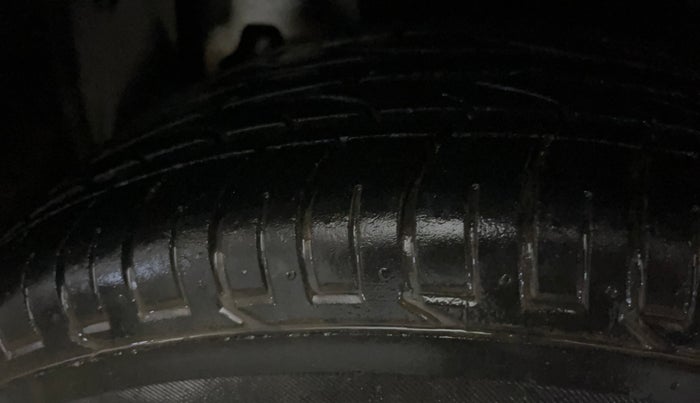 2021 Mahindra XUV300 W4 1.5 DIESEL, Diesel, Manual, 25,791 km, Left Rear Tyre Tread