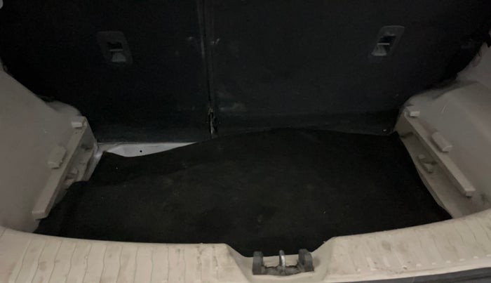 2021 Mahindra XUV300 W4 1.5 DIESEL, Diesel, Manual, 25,791 km, Boot Inside