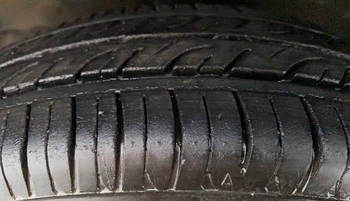 2011 Maruti Wagon R 1.0 LXI, Petrol, Manual, 52,694 km, Left Front Tyre Tread