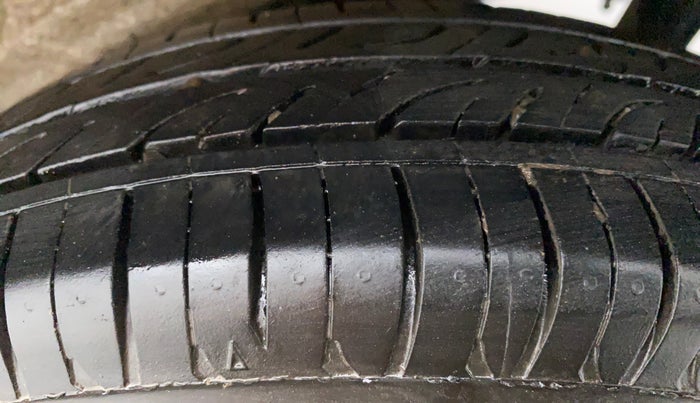 2011 Maruti Wagon R 1.0 LXI, Petrol, Manual, 52,694 km, Left Rear Tyre Tread