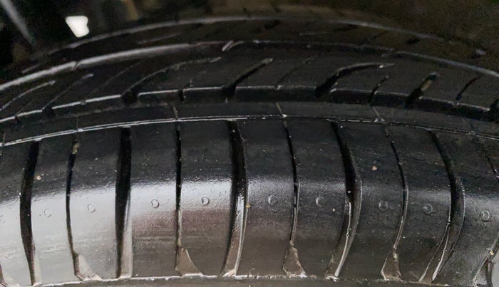 2011 Maruti Wagon R 1.0 LXI, Petrol, Manual, 52,694 km, Right Rear Tyre Tread