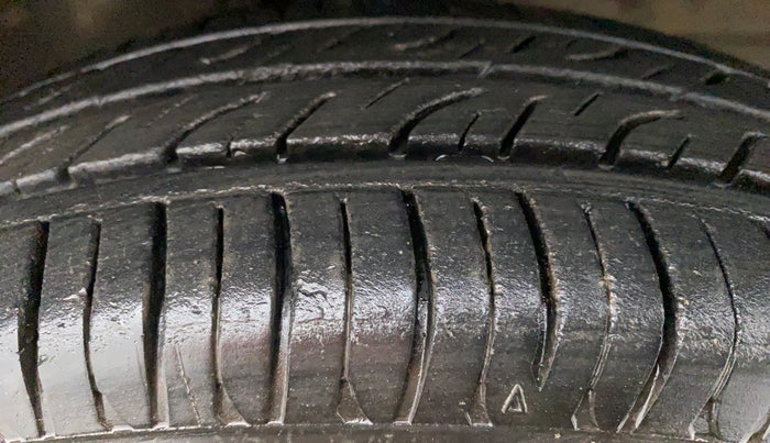 2011 Maruti Wagon R 1.0 LXI, Petrol, Manual, 52,694 km, Right Front Tyre Tread