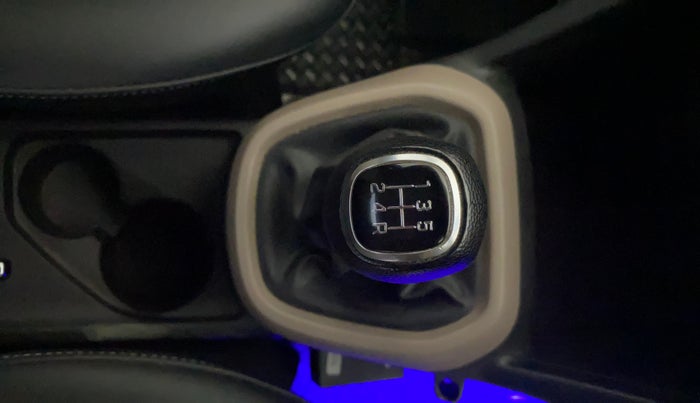 2017 Hyundai Grand i10 SPORTZ 1.2 KAPPA VTVT, CNG, Manual, 98,385 km, Gear Lever