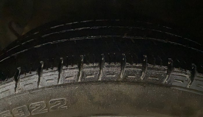 2017 Hyundai Grand i10 SPORTZ 1.2 KAPPA VTVT, CNG, Manual, 98,385 km, Left Front Tyre Tread