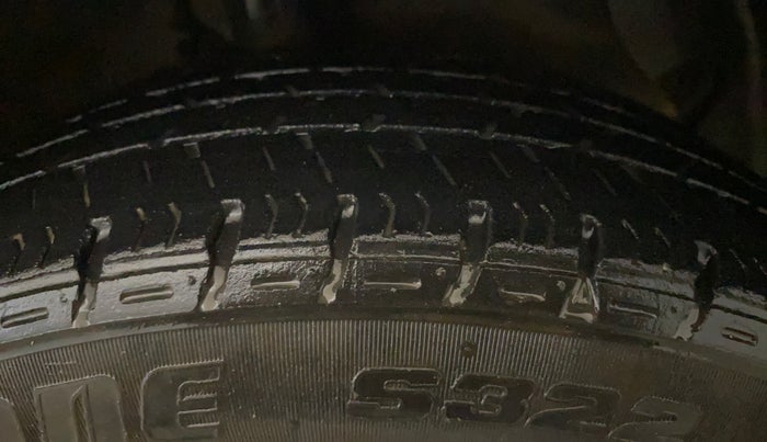 2017 Hyundai Grand i10 SPORTZ 1.2 KAPPA VTVT, CNG, Manual, 98,385 km, Right Front Tyre Tread