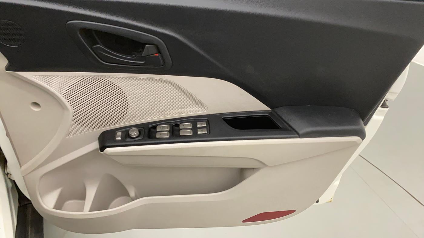 2021 Mahindra XUV300 W4 1.5 DIESEL, Diesel, Manual, 41,391 km, Driver Side Door Panels Control