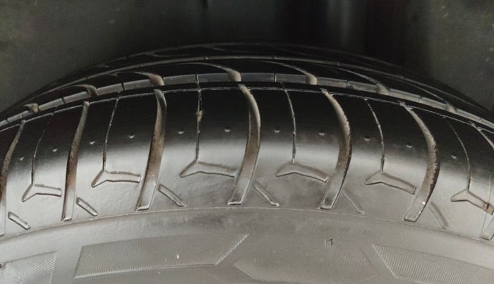2016 Maruti Ciaz VXI+, Petrol, Manual, 1,24,512 km, Left Rear Tyre Tread