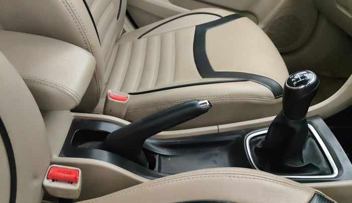 2016 Maruti Ciaz VXI+, Petrol, Manual, 1,24,512 km, Gear Lever