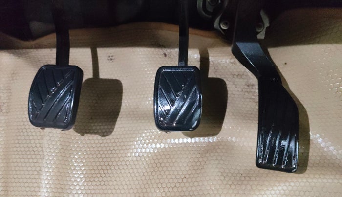 2016 Maruti Ciaz VXI+, Petrol, Manual, 1,24,512 km, Pedals