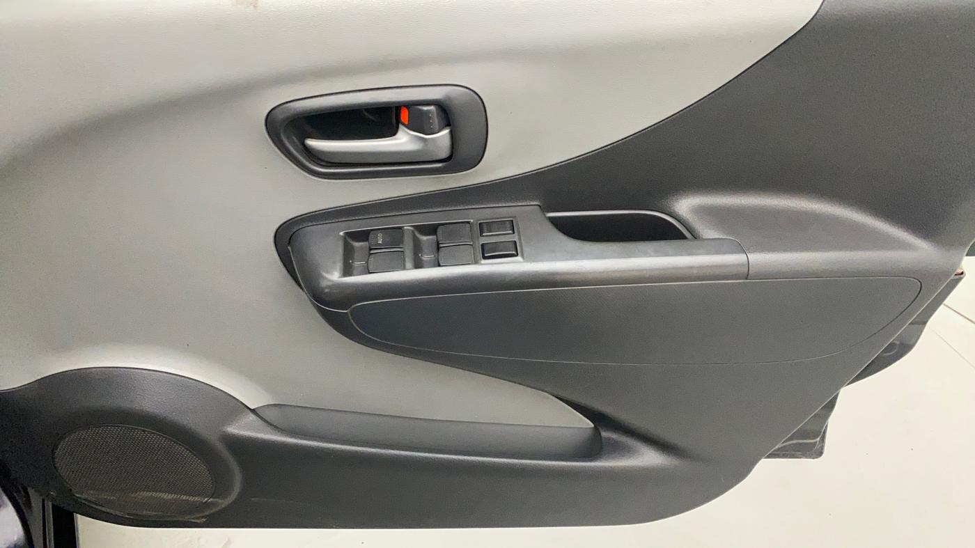 2010 Maruti A Star VXI, Petrol, Manual, 62,937 km, Driver Side Door Panels Control