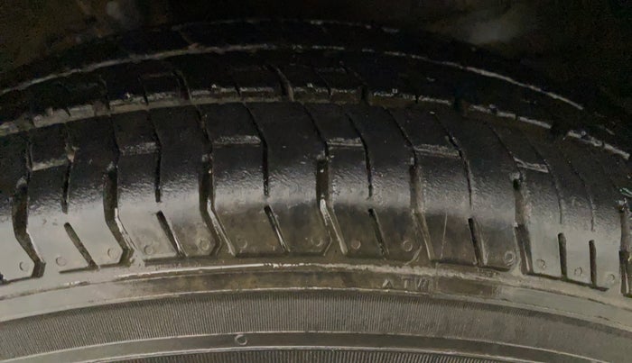 2010 Maruti A Star VXI, Petrol, Manual, 62,937 km, Left Front Tyre Tread
