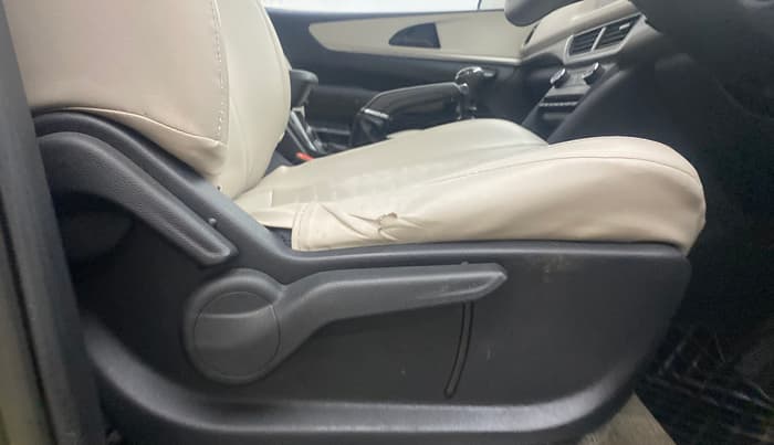2022 Mahindra XUV700 AX 5 D MT 5 STR, Diesel, Manual, 61,792 km, Driver Side Adjustment Panel