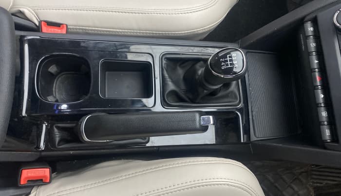 2022 Mahindra XUV700 AX 5 D MT 5 STR, Diesel, Manual, 61,792 km, Gear Lever