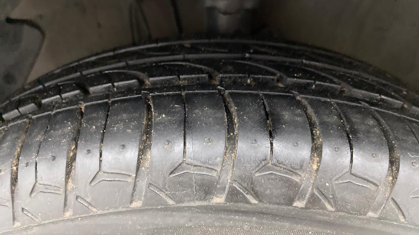 2013 Hyundai i20 ASTA 1.2, Petrol, Manual, 70,890 km, Left Front Tyre Tread