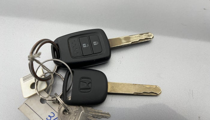 2022 Honda Amaze 1.2L I-VTEC S, Petrol, Manual, 19,276 km, Key Close Up