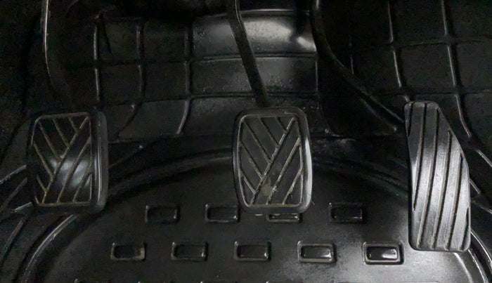 2018 Maruti Wagon R 1.0 LXI CNG, CNG, Manual, 45,450 km, Pedals