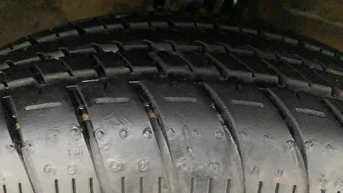 2017 Maruti Celerio ZXI AMT, Petrol, Automatic, 35,381 km, Right Front Tyre Tread