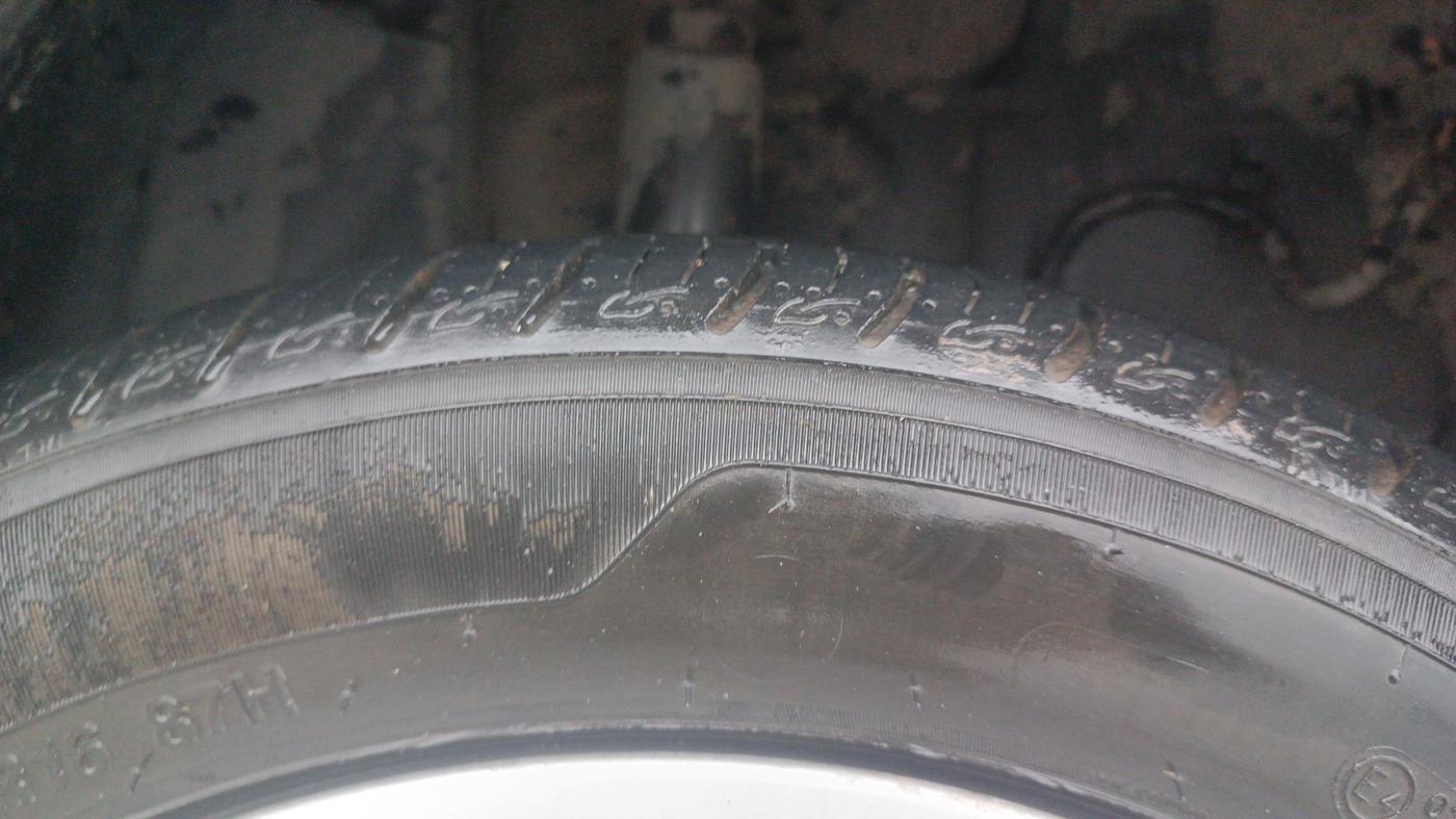 2021 Tata ALTROZ XM PLUS PETROL, Petrol, Manual, 22,278 km, Right Rear Tyre Tread