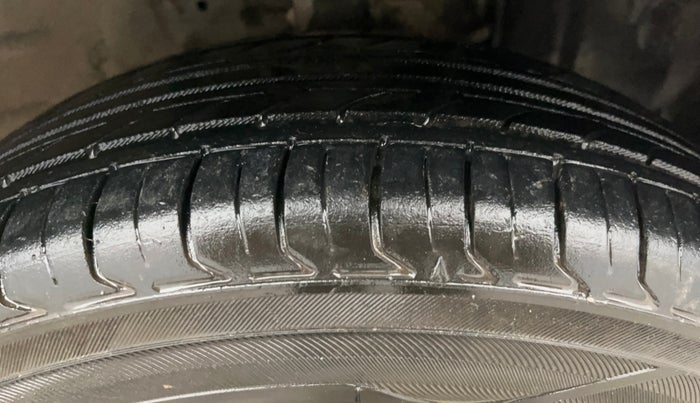 2022 Maruti New Wagon-R VXI CNG 1.0, CNG, Manual, 75,452 km, Right Front Tyre Tread