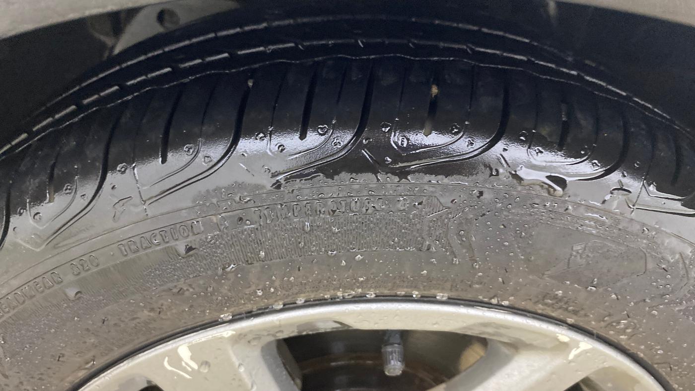 2018 Ford FREESTYLE TITANIUM 1.2 PETROL, Petrol, Manual, 1,24,928 km, Left Front Tyre Tread