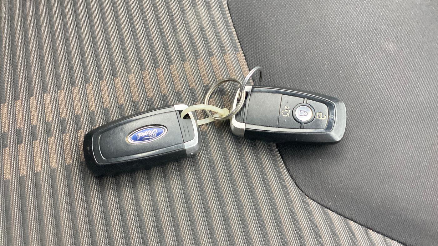 2018 Ford FREESTYLE TITANIUM 1.2 PETROL, Petrol, Manual, 1,24,928 km, Key Close Up