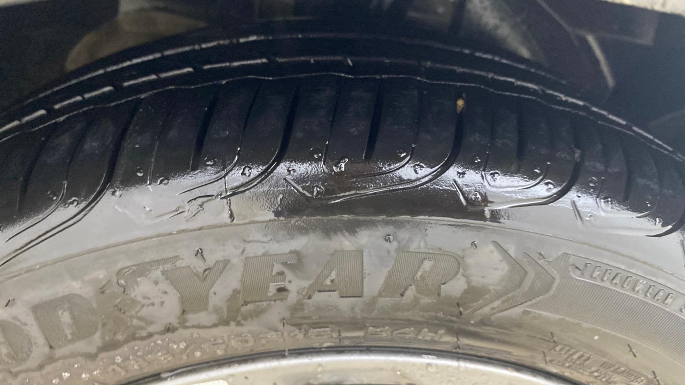 2018 Ford FREESTYLE TITANIUM 1.2 PETROL, Petrol, Manual, 1,24,928 km, Right Front Tyre Tread