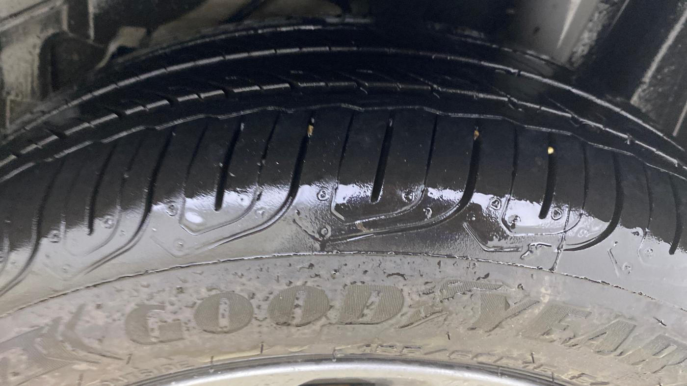 2018 Ford FREESTYLE TITANIUM 1.2 PETROL, Petrol, Manual, 1,24,928 km, Left Rear Tyre Tread