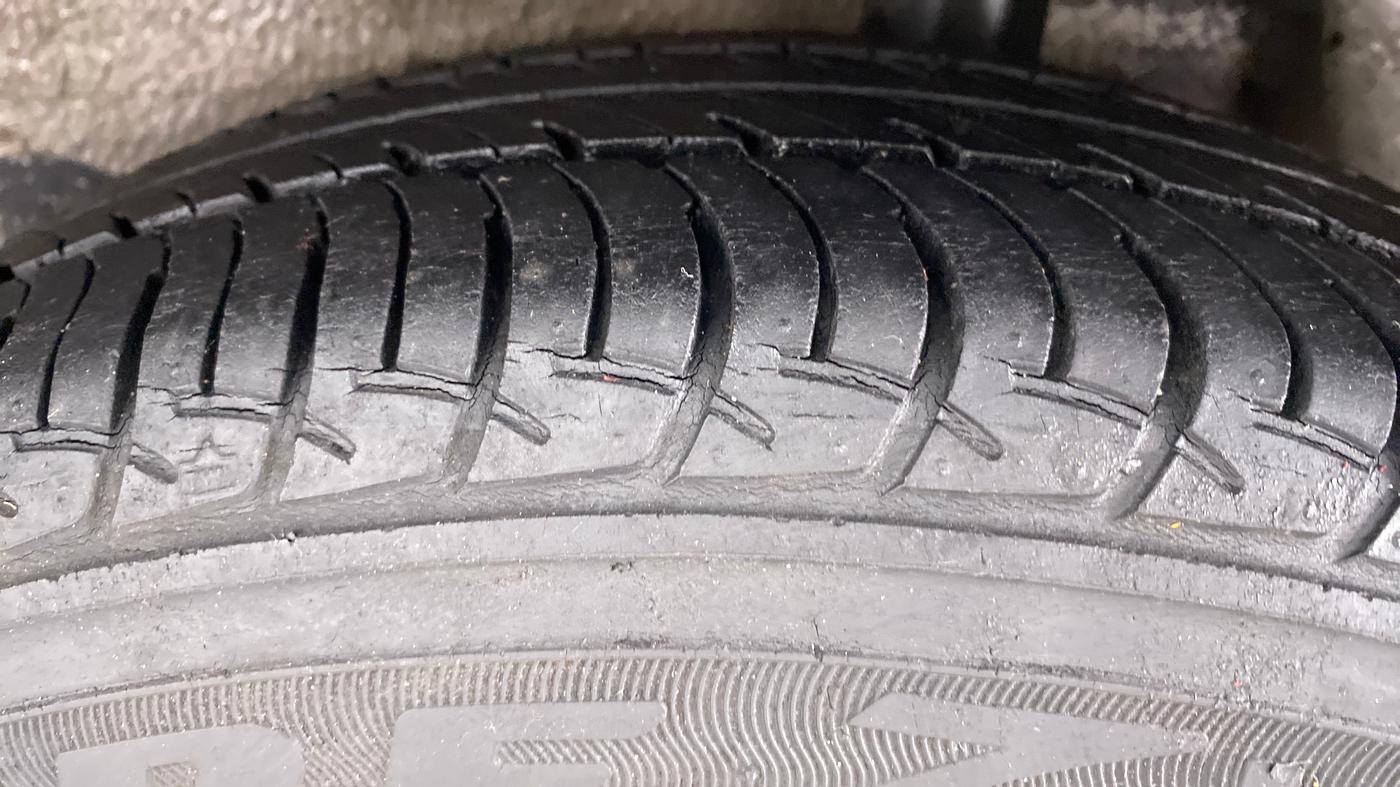 2014 Maruti Celerio VXI AGS, Petrol, Automatic, 44,480 km, Left Rear Tyre Tread