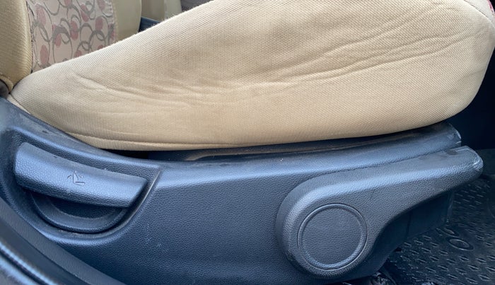 2014 Hyundai Xcent SX 1.2 (O), Petrol, Manual, 35,770 km, Driver Side Adjustment Panel