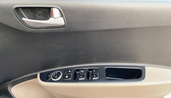 2014 Hyundai Xcent SX 1.2 (O), Petrol, Manual, 35,770 km, Driver Side Door Panels Control