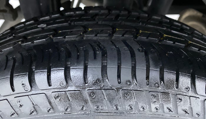 2016 Maruti Alto K10 VXI AMT P, Petrol, Automatic, 8,253 km, Right Rear Tyre Tread