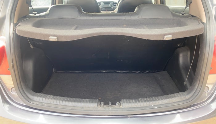 2016 Hyundai Grand i10 SPORTZ 1.2 KAPPA VTVT, Petrol, Manual, 79,534 km, Boot Inside