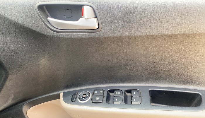 2016 Hyundai Grand i10 SPORTZ 1.2 KAPPA VTVT, Petrol, Manual, 79,534 km, Driver Side Door Panels Control