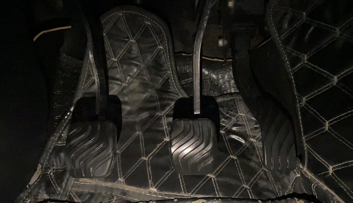 2023 Nissan MAGNITE XV MT, Petrol, Manual, 47,686 km, Pedals