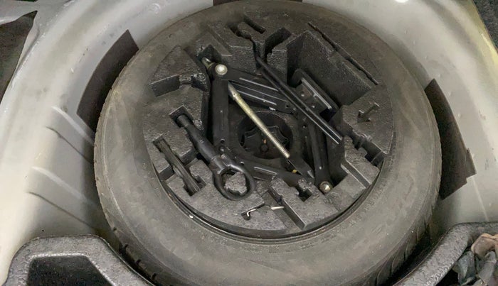 2015 Volkswagen Vento HIGHLINE 1.6 MPI, Petrol, Manual, 75,856 km, Spare Tyre