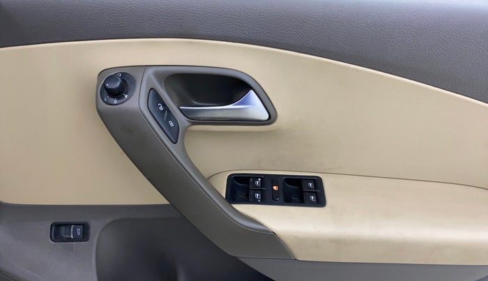 2015 Volkswagen Vento HIGHLINE 1.6 MPI, Petrol, Manual, 75,856 km, Driver Side Door Panels Control