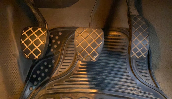 2015 Volkswagen Vento HIGHLINE 1.6 MPI, Petrol, Manual, 75,856 km, Pedals