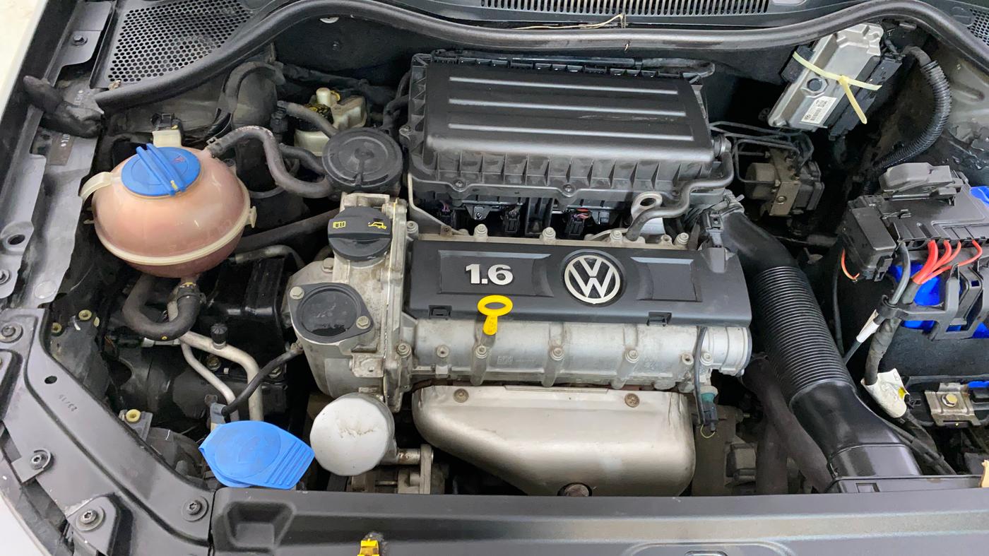 2015 Volkswagen Vento HIGHLINE 1.6 MPI, Petrol, Manual, 75,607 km, Engine View - Right