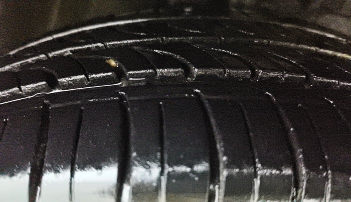 2014 Maruti Celerio VXI, Petrol, Manual, 72,170 km, Right Front Tyre Tread