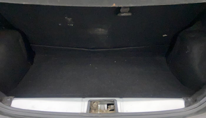 2015 Toyota Etios CROSS 1.2 G, Petrol, Manual, 31,089 km, Boot Inside