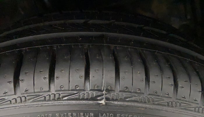 2015 Toyota Etios CROSS 1.2 G, Petrol, Manual, 31,089 km, Left Front Tyre Tread